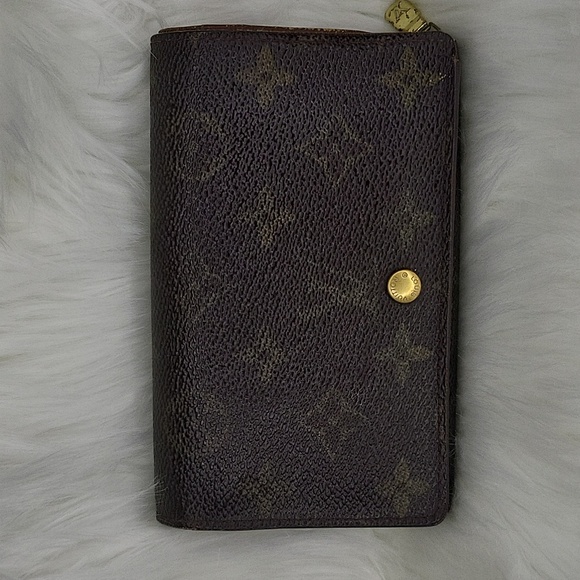 Louis Vuitton Handbags - Louis Vuitton Porte Monnaie Billets Tresor Bifold Wallet. Authentic